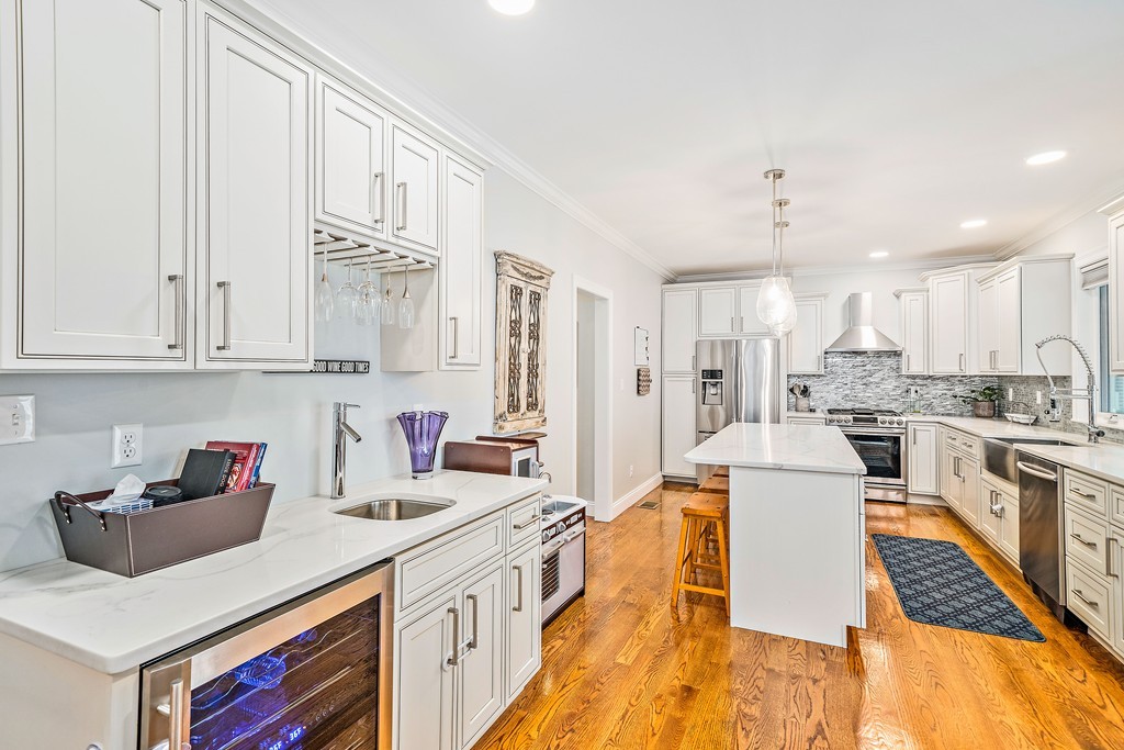 15 Ricker Road, Unit 1 Newton, MA 02458 - Photo 7 of 29 Gallery Image 7