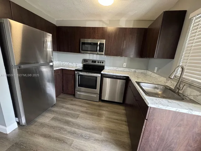 $1,500 | 617 Ixoria Avenue, Unit 19, Fort Pierce, FL 34982