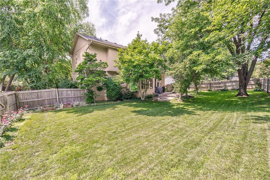15409 Reeds Street Overland Park, KS 66223 - Photo 38 of 40