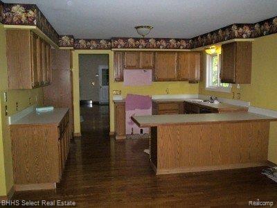 42722 Willis Road Belleville, MI 48111 - Photo 7 of 16 42722 willlis rd kitchen.jpg