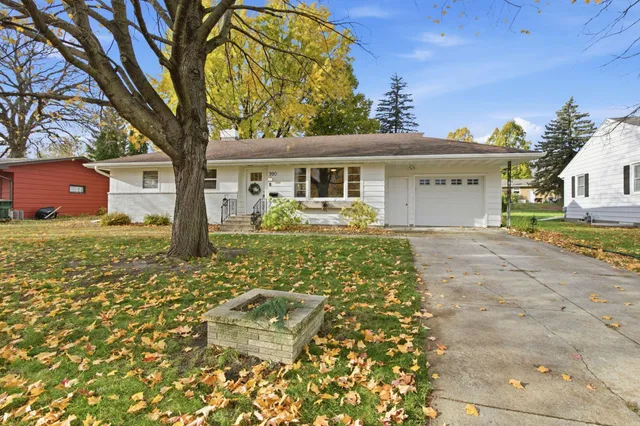 $270,000 | 990 Hassan Street Southeast, Hutchinson, MN 55350