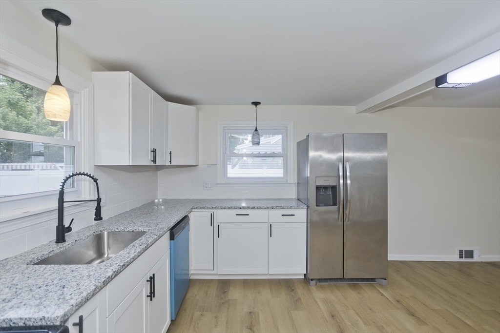 102 San Miguel Street Springfield, MA 01104 - Photo 11 of 37