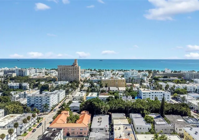 $1,990 | 740 Meridian Avenue, Unit 18, Miami Beach, FL 33139