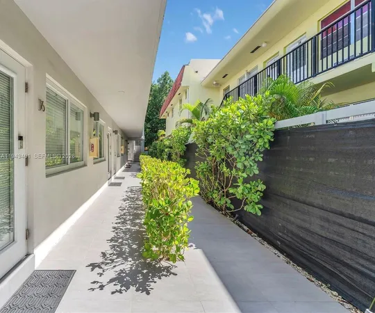$1,800 | 740 Meridian Avenue, Unit 18, Miami Beach, FL 33139