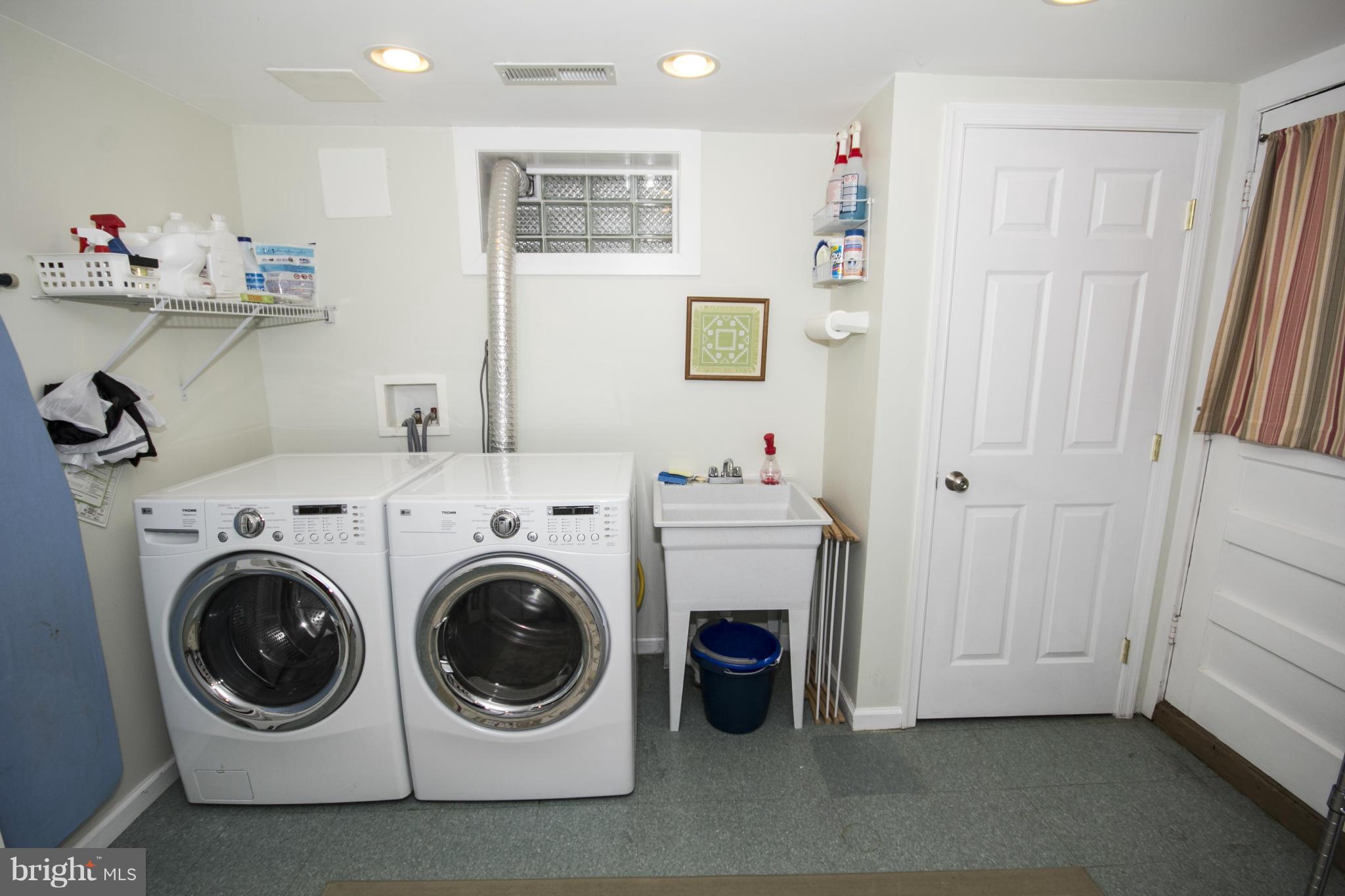 7100 Ridgeleigh Court Baltimore, MD 21212 - Photo 22 of 30 Laundry room with walk-out to side yard.