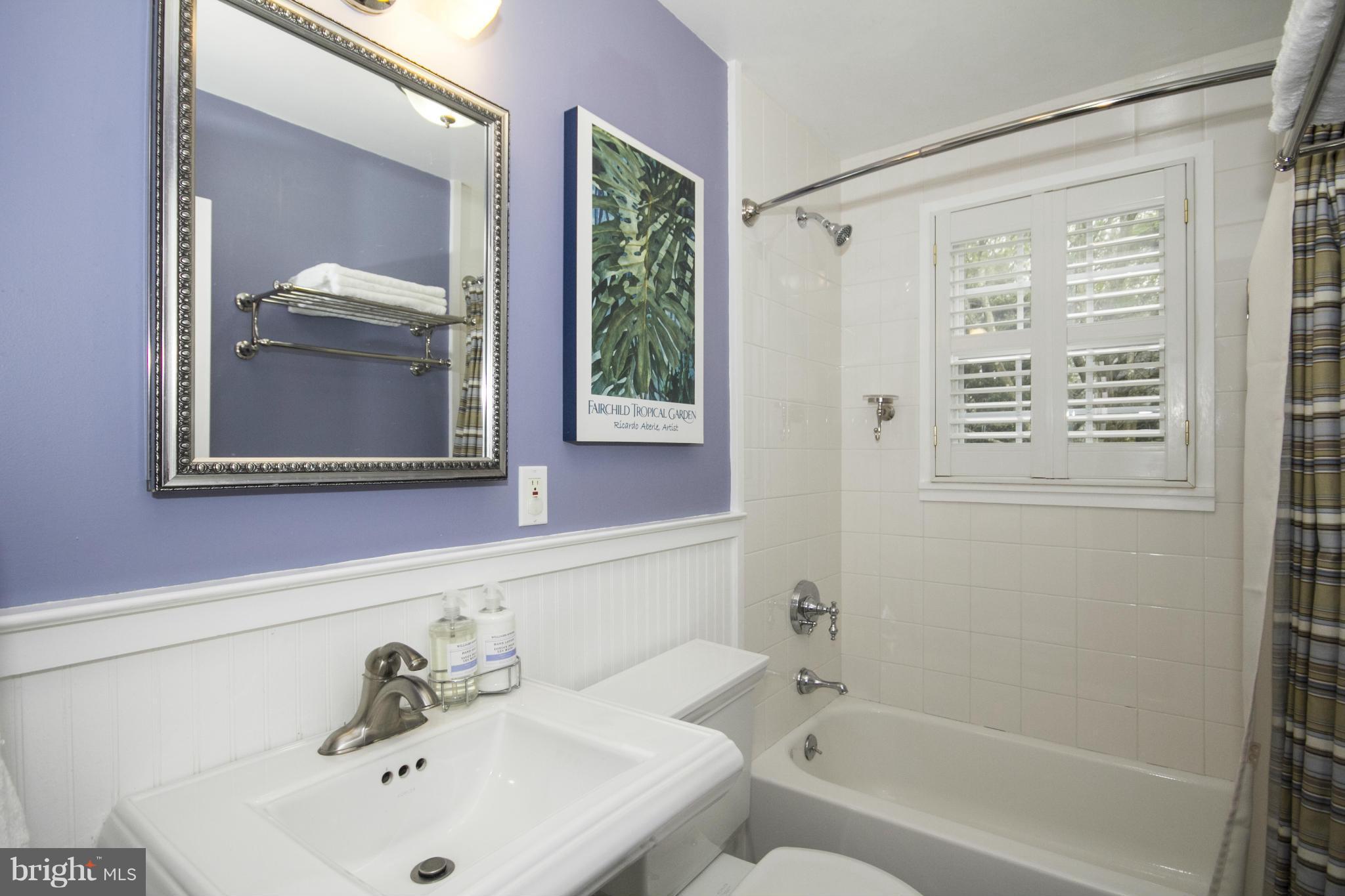 7100 Ridgeleigh Court Baltimore, MD 21212 - Photo 7 of 30 Upper level full bath.