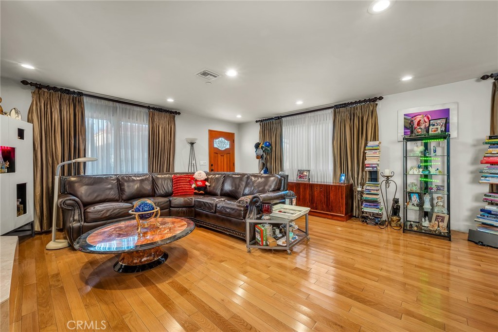 236 8th Street Seal Beach, CA 90740 - Photo 7 of 31