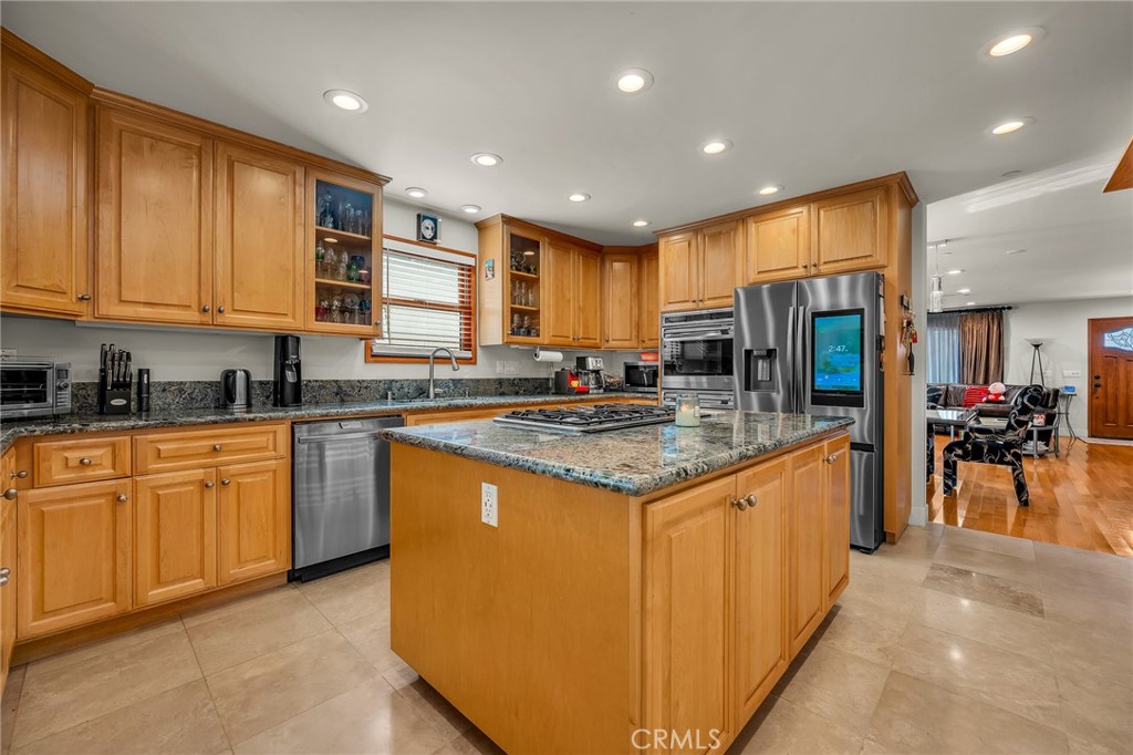 236 8th Street Seal Beach, CA 90740 - Photo 9 of 31