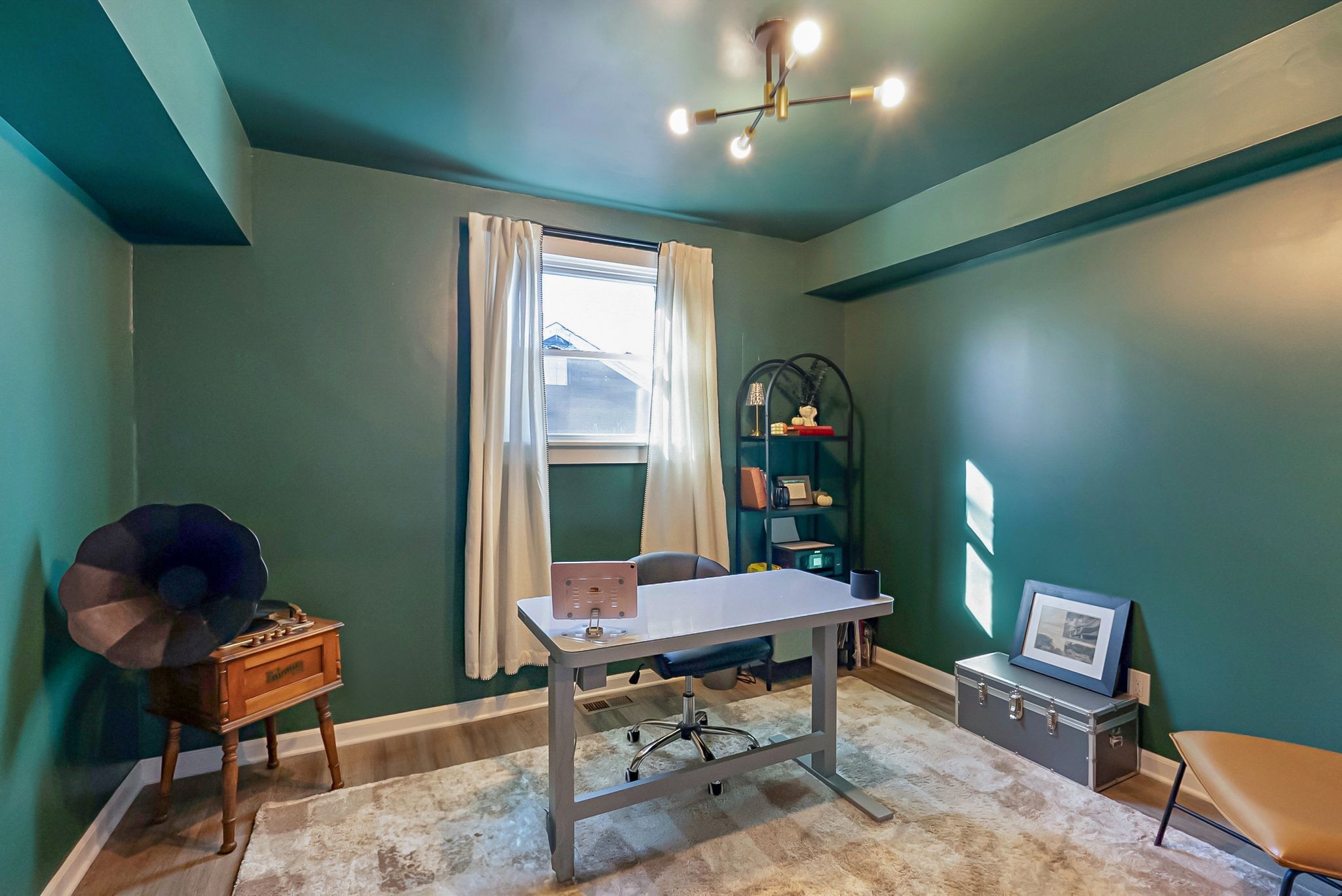 302 Dupont Avenue Madison, TN 37115 - Photo 18 of 36 a workspace with furniture