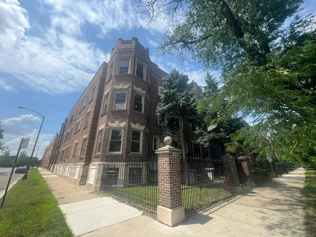 $2,400 | 4958 South Michigan Avenue, Unit 2S, Chicago, IL 60615