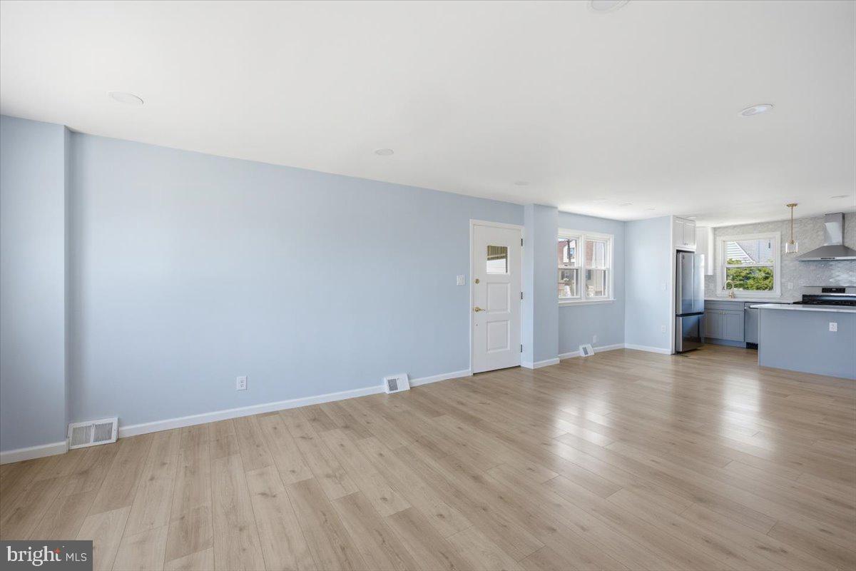 9955 Bridle Road Philadelphia, PA 19115 - Photo 9 of 36 Living Room