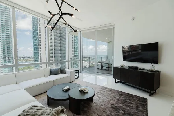 $1,070,000 | Park West, Miami, FL 33132