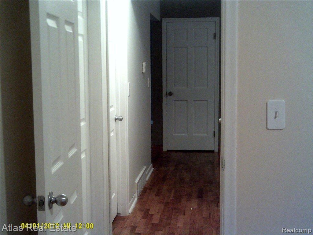 940 Springview Drive Flushing, MI 48433 - Photo 18 of 22 6-Panel doors throughout.jpg