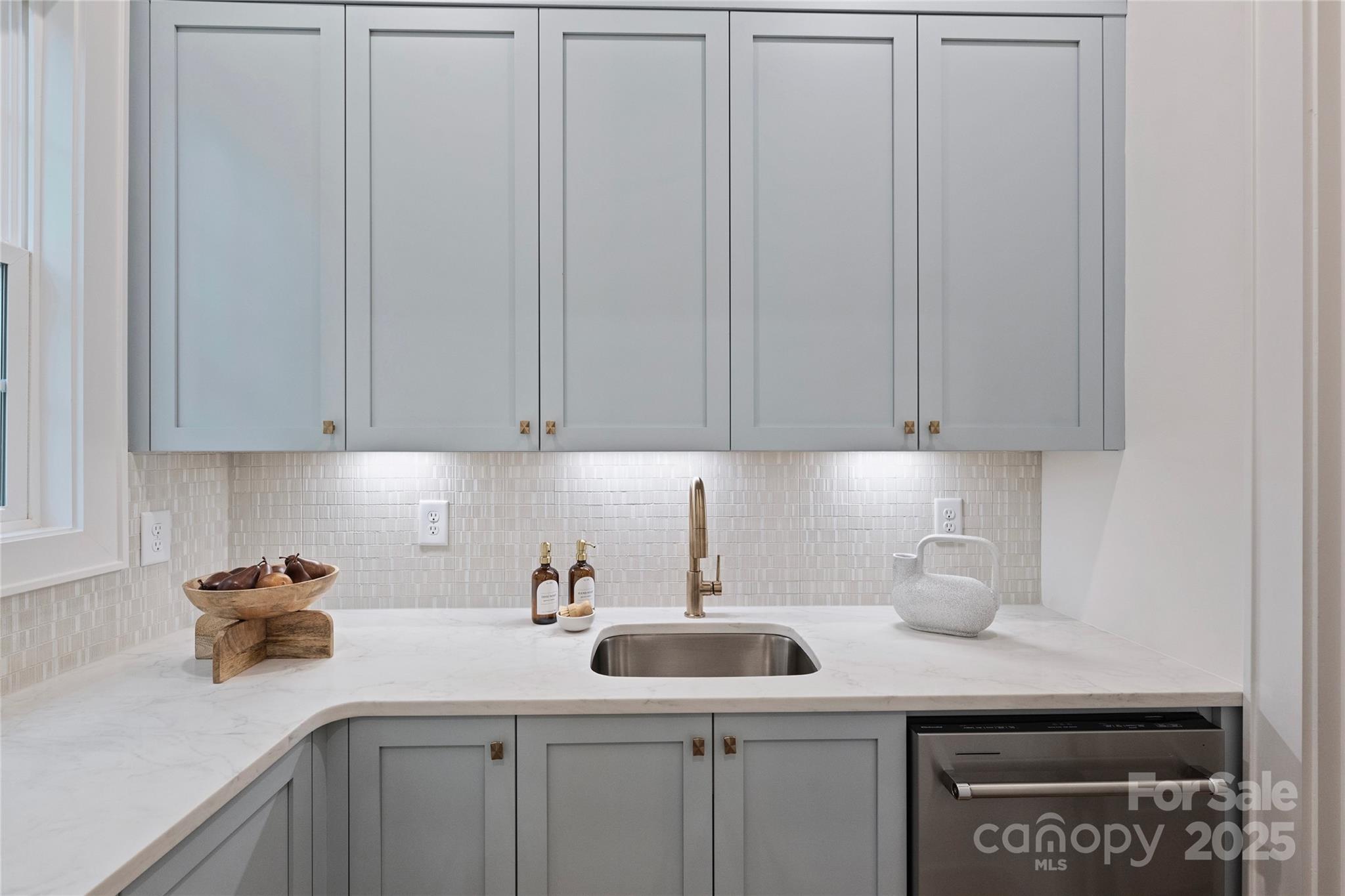 522 Greystone Road Charlotte, NC 28209 - Photo 8 of 23 a kitchen with a sink cabinets and appliances