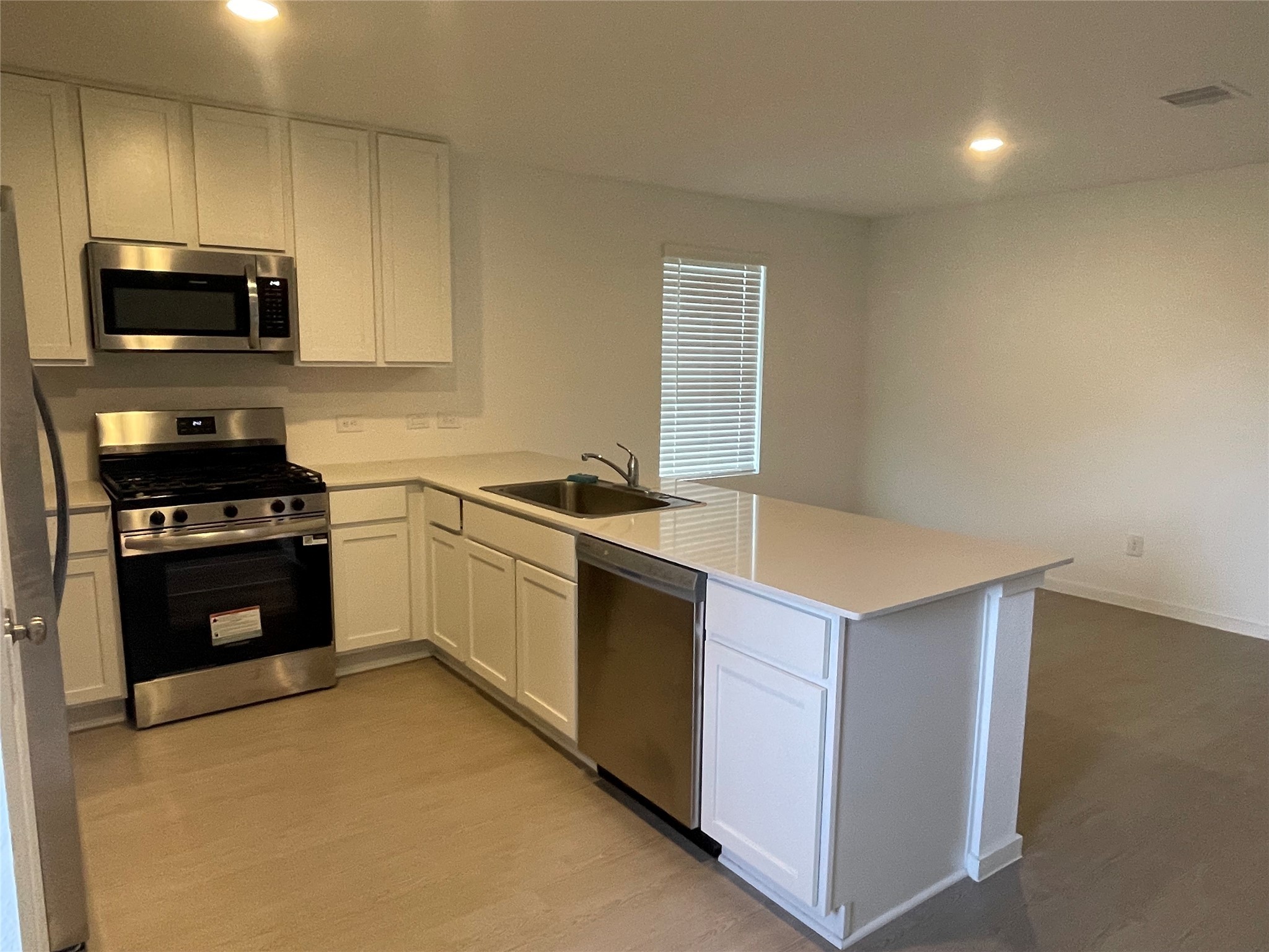 112 Stran Street Wharton, TX 77488 - Photo 6 of 23