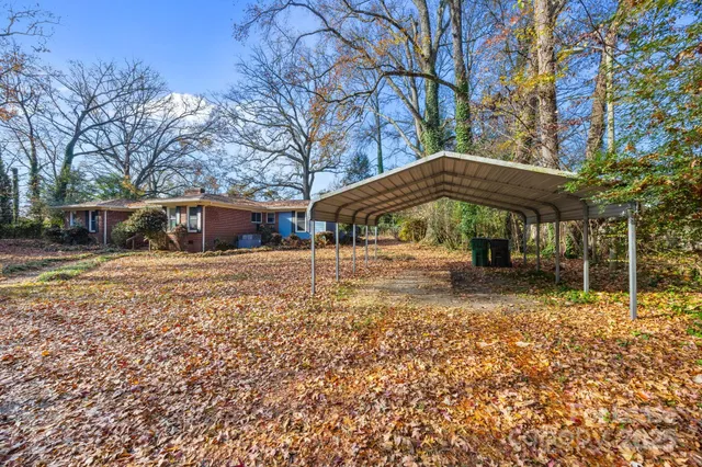 a view of house with yard