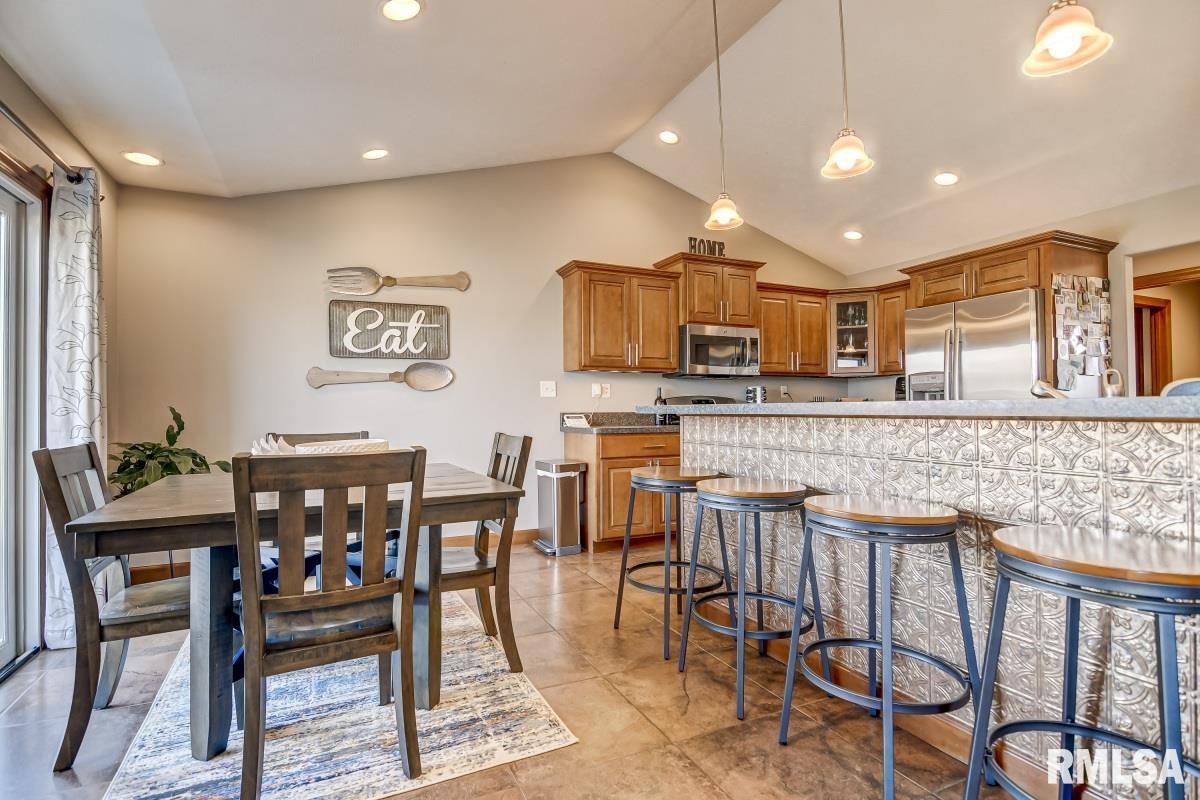 23402 Covered Bridge Road Athens, IL 62613 - Photo 14 of 40 Gallery Image 14