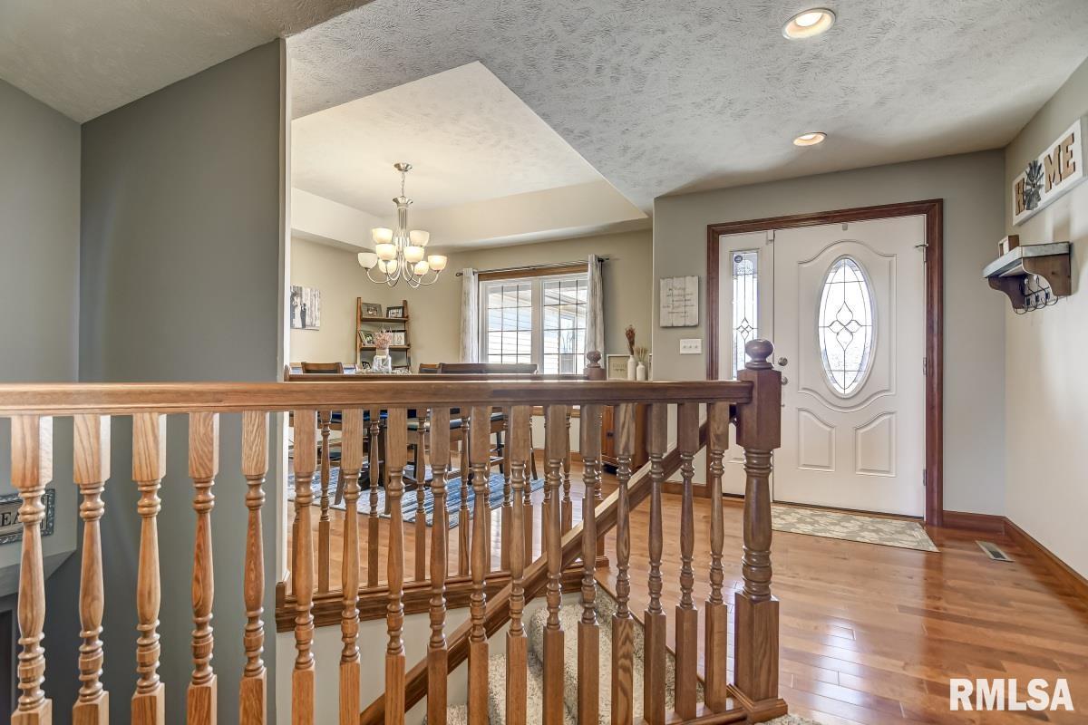 23402 Covered Bridge Road Athens, IL 62613 - Photo 5 of 40 Gallery Image 5