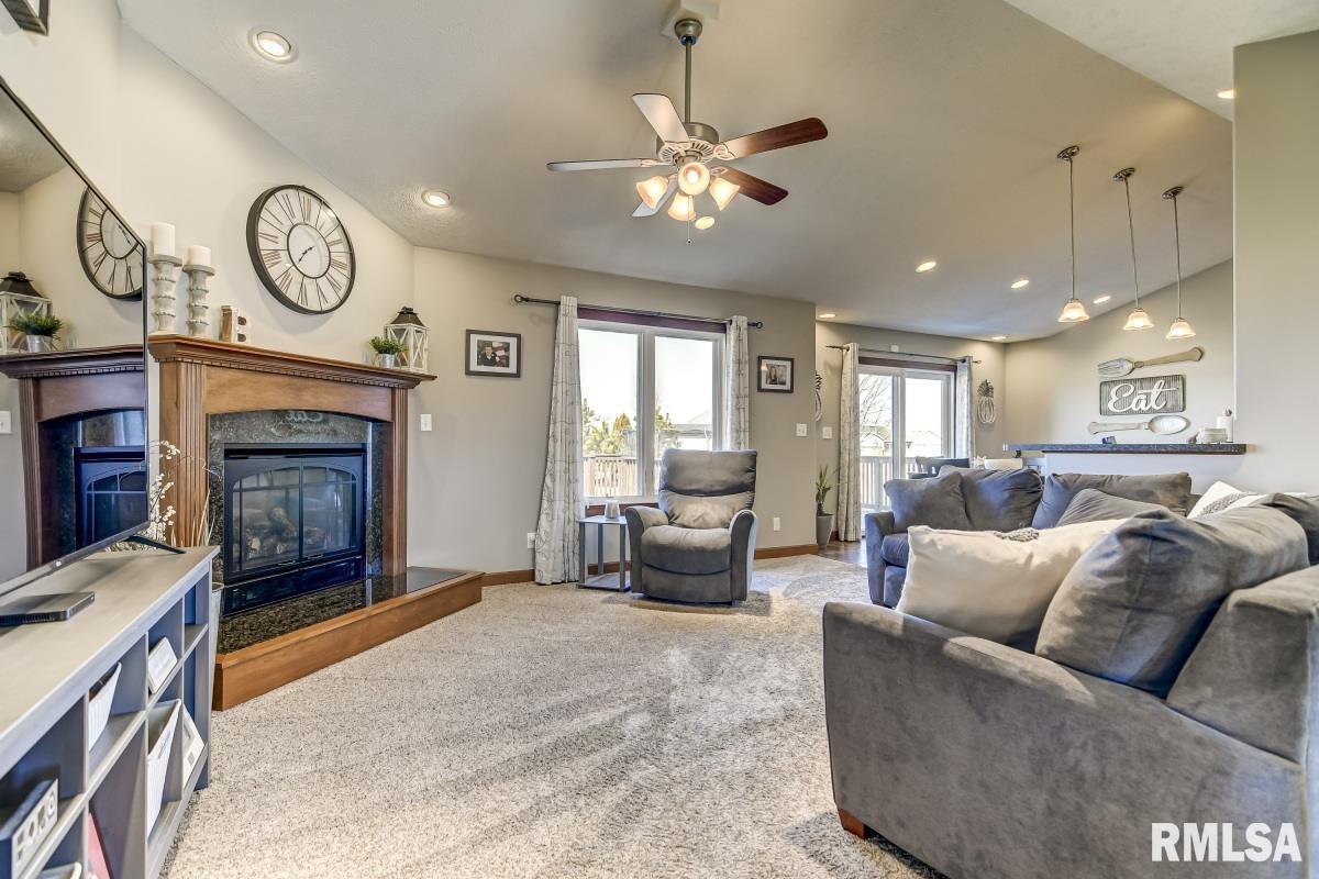 23402 Covered Bridge Road Athens, IL 62613 - Photo 9 of 40 Gallery Image 9