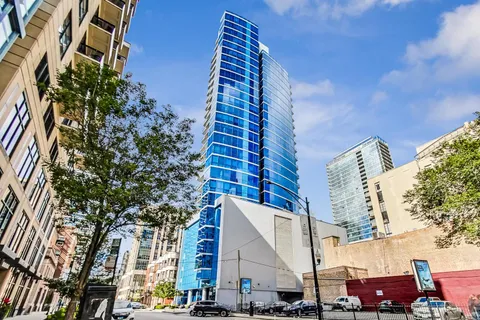 $449,900 | 110 West Superior Street, Unit 1604, Chicago, IL 60654