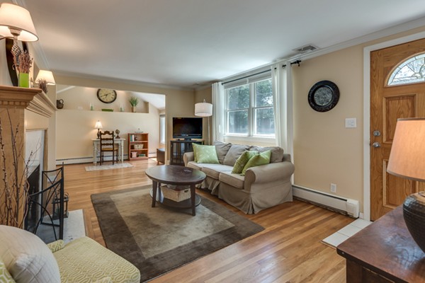 21 Robin Road Wakefield, MA 01880 - Photo 5 of 30 Gallery Image 5