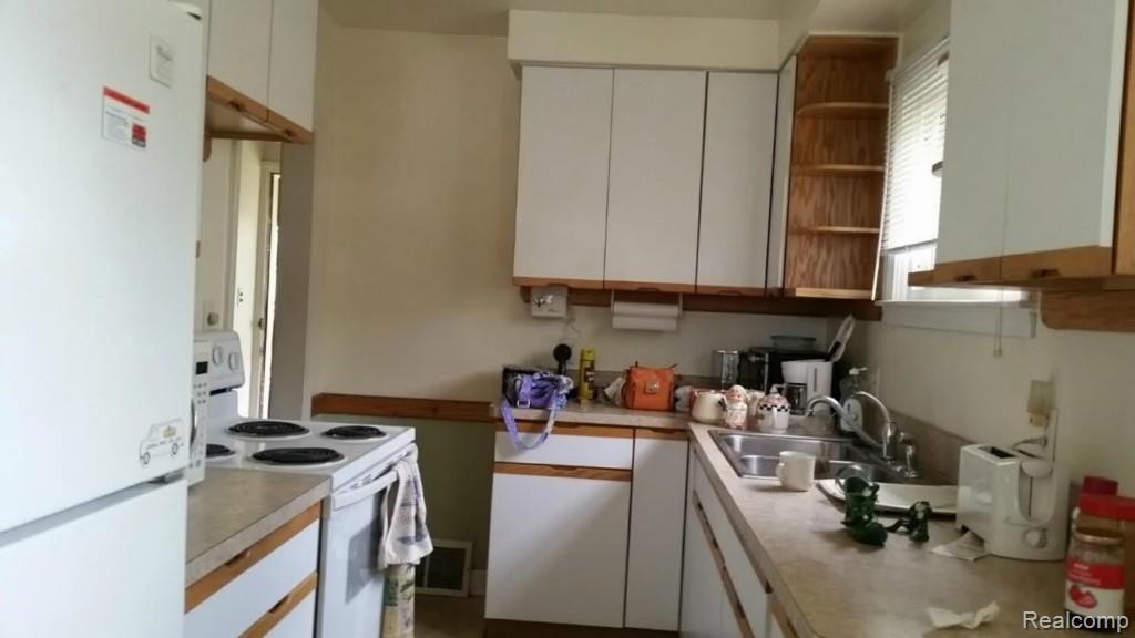 2415 Columbia Road Berkley, MI 48072 - Photo 6 of 8
