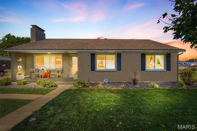 $290,000 | 17 Airline Drive, Farmington, MO 63640