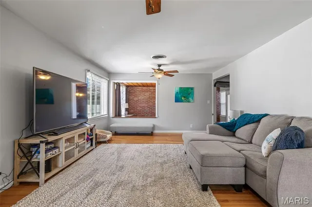 $290,000 | 17 Airline Drive, Farmington, MO 63640