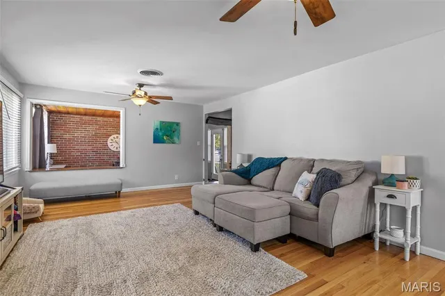 $290,000 | 17 Airline Drive, Farmington, MO 63640