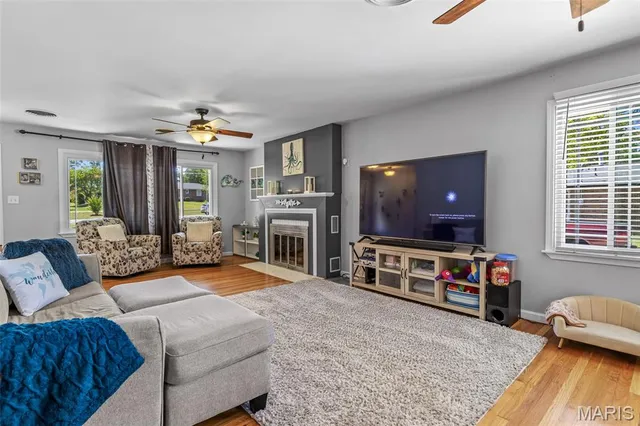 $290,000 | 17 Airline Drive, Farmington, MO 63640