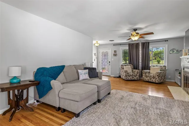 $290,000 | 17 Airline Drive, Farmington, MO 63640