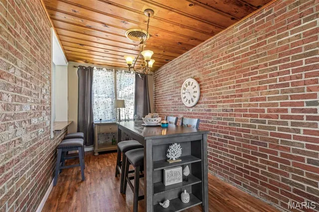 $290,000 | 17 Airline Drive, Farmington, MO 63640