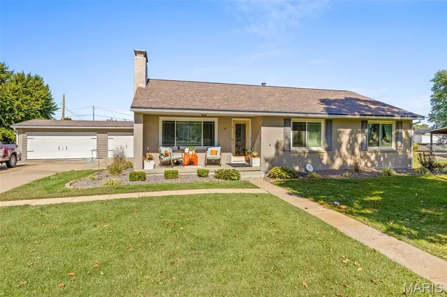 $290,000 | 17 Airline Drive, Farmington, MO 63640