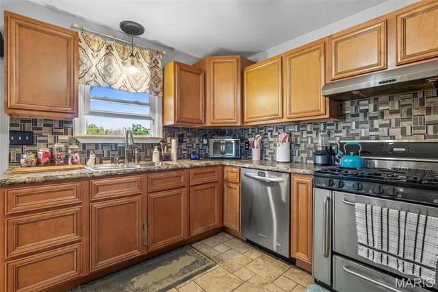 $290,000 | 17 Airline Drive, Farmington, MO 63640