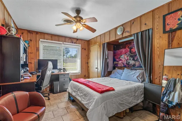 $290,000 | 17 Airline Drive, Farmington, MO 63640