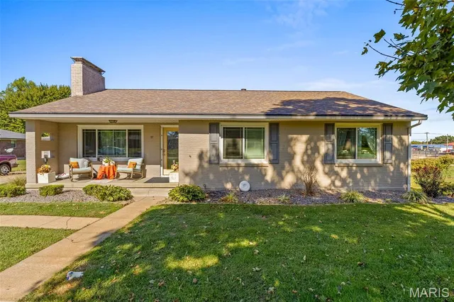 $290,000 | 17 Airline Drive, Farmington, MO 63640
