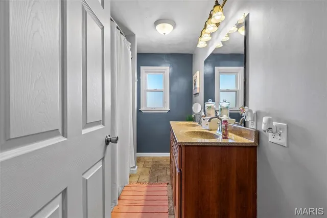 $290,000 | 17 Airline Drive, Farmington, MO 63640