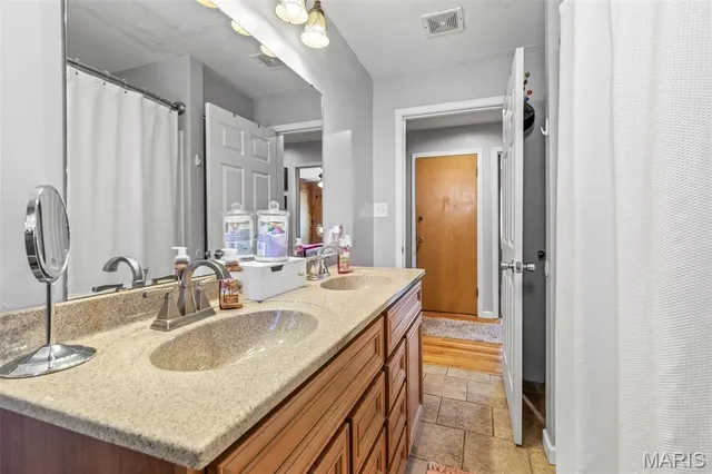 $290,000 | 17 Airline Drive, Farmington, MO 63640