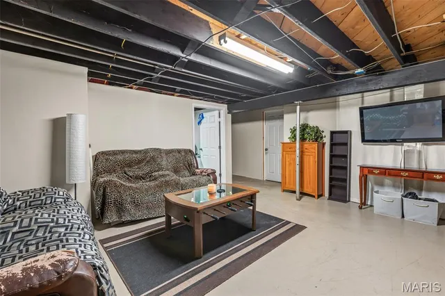 $290,000 | 17 Airline Drive, Farmington, MO 63640