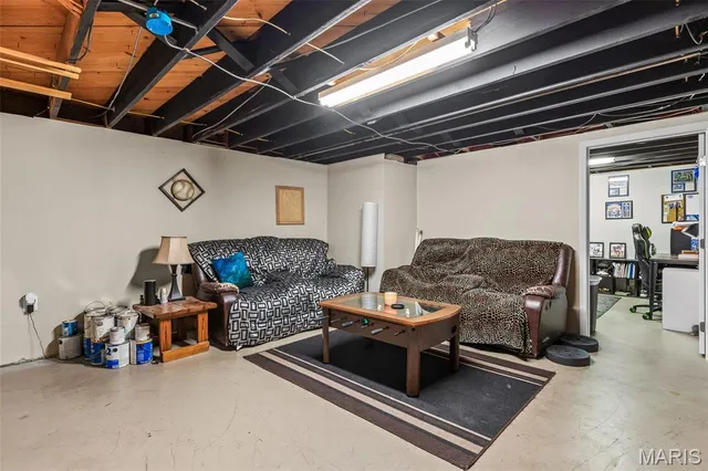 $290,000 | 17 Airline Drive, Farmington, MO 63640