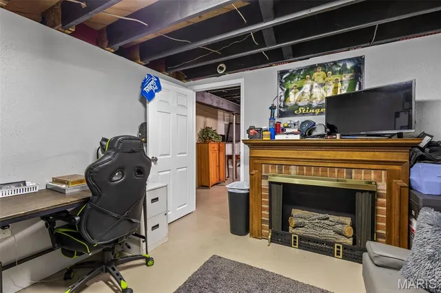 $290,000 | 17 Airline Drive, Farmington, MO 63640