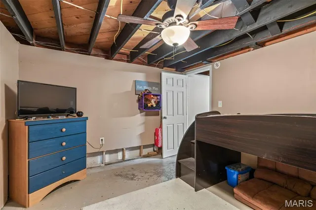 $290,000 | 17 Airline Drive, Farmington, MO 63640