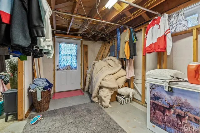 $290,000 | 17 Airline Drive, Farmington, MO 63640