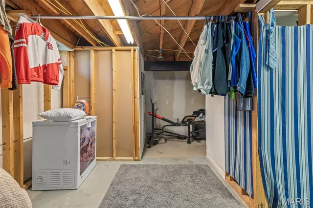 $290,000 | 17 Airline Drive, Farmington, MO 63640