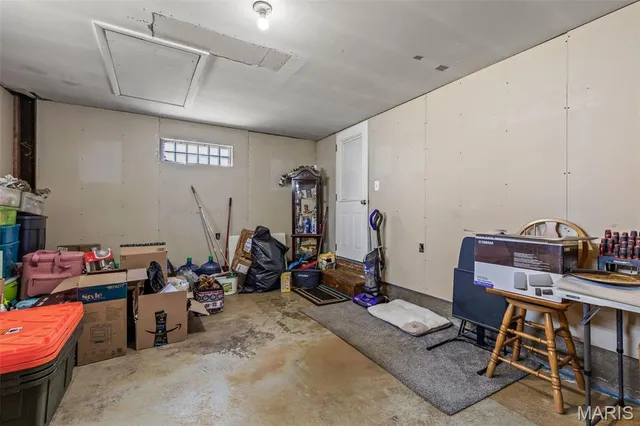 $290,000 | 17 Airline Drive, Farmington, MO 63640