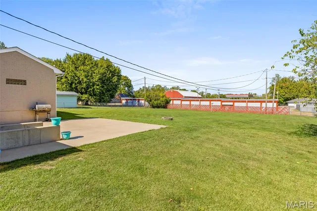 $290,000 | 17 Airline Drive, Farmington, MO 63640