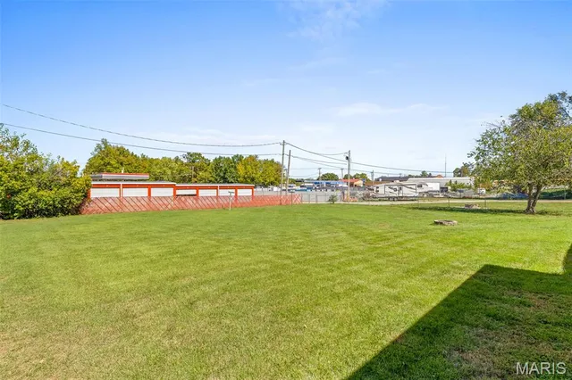 $290,000 | 17 Airline Drive, Farmington, MO 63640