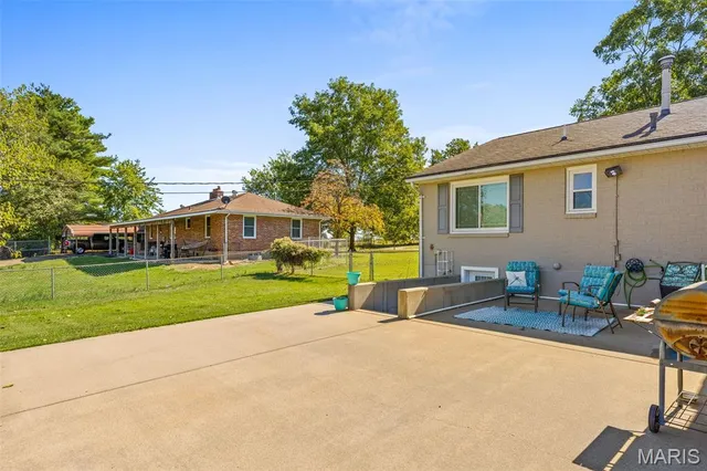 $290,000 | 17 Airline Drive, Farmington, MO 63640