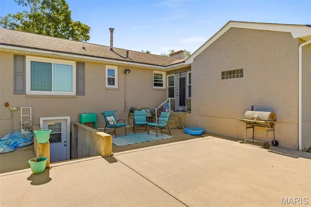 $290,000 | 17 Airline Drive, Farmington, MO 63640