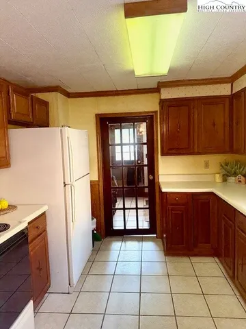 a bathroom with a sink and toilet